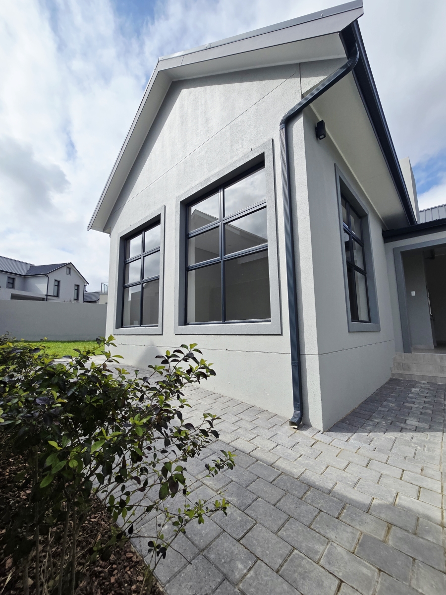 3 Bedroom Property for Sale in Kingswood Golf Estate Western Cape